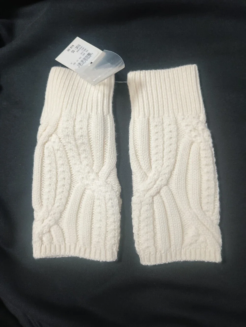 Club Monaco Ivory Cable-Knit Fingerless Gloves